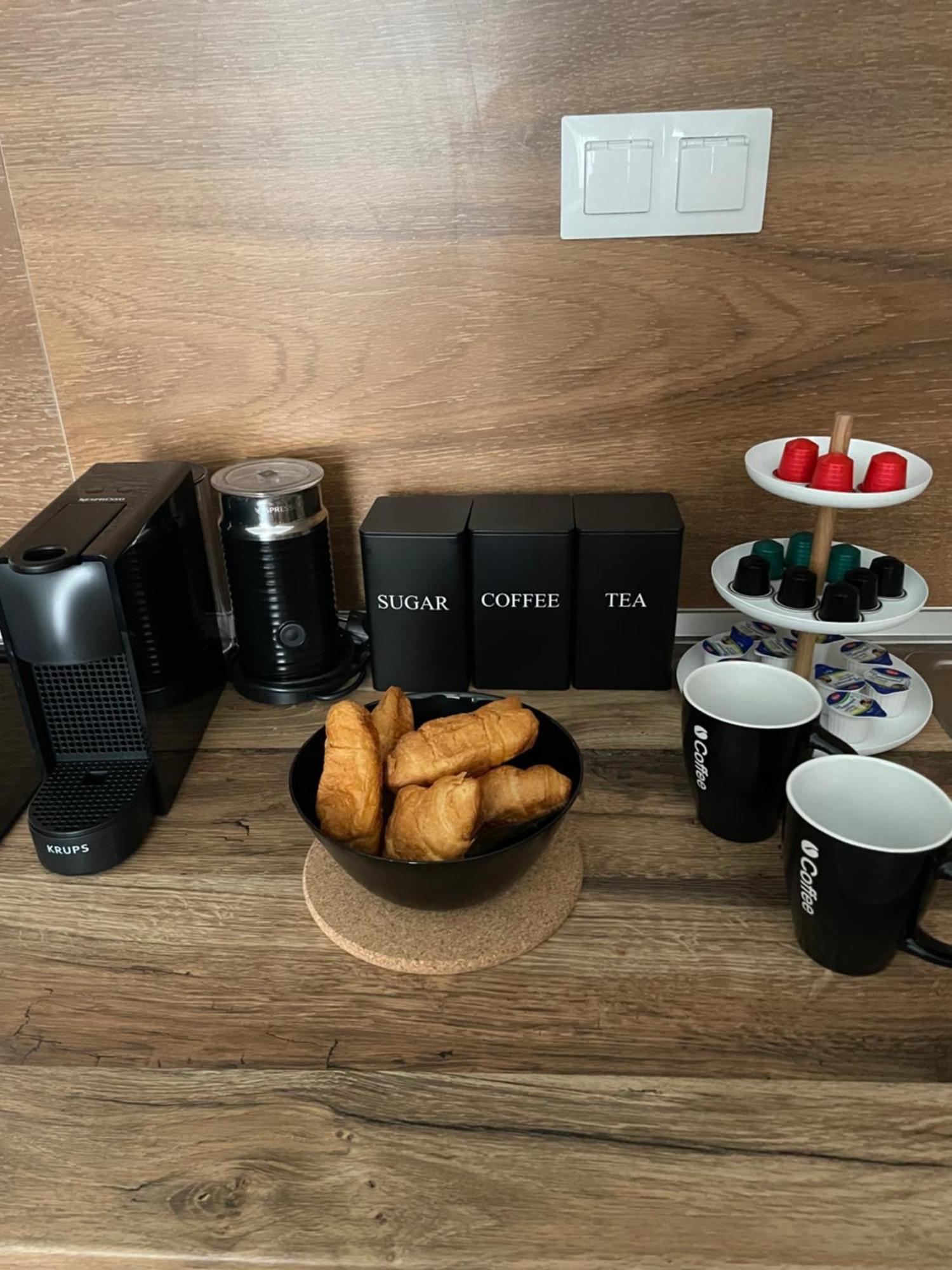 Iris Apartment *